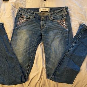HOLLISTER STRAIGHT LEG JEANS W POCKET DETAIL